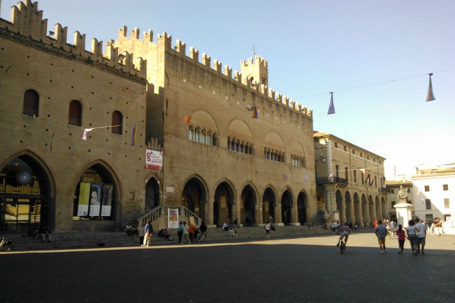 Площадь Кавур в Римини