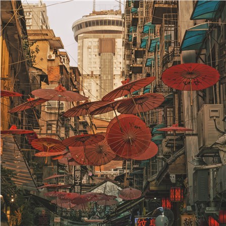 Зонтики. Романтика китайских улочек, или там, где современность встречается с историей. На фото один из закоулочков пешеходной улицы Тайпин в г. Чанша, Хунань. (Алена Абрамова)