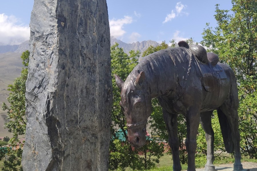 «Верный конь» - памятник воинам-куртатинцам. 