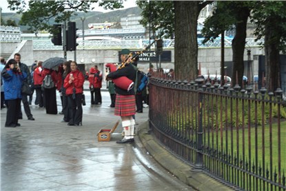 Уличные музыканты в Эдинбурге