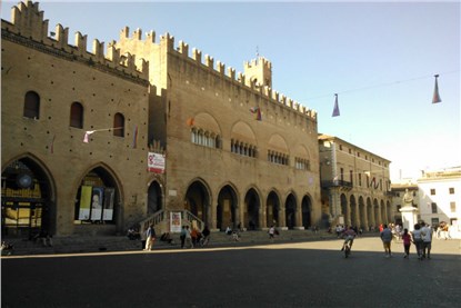 Площадь Кавур в Римини