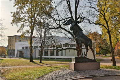 Памятник лосю
