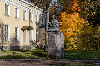 Памятник Микаэлю Агриколе