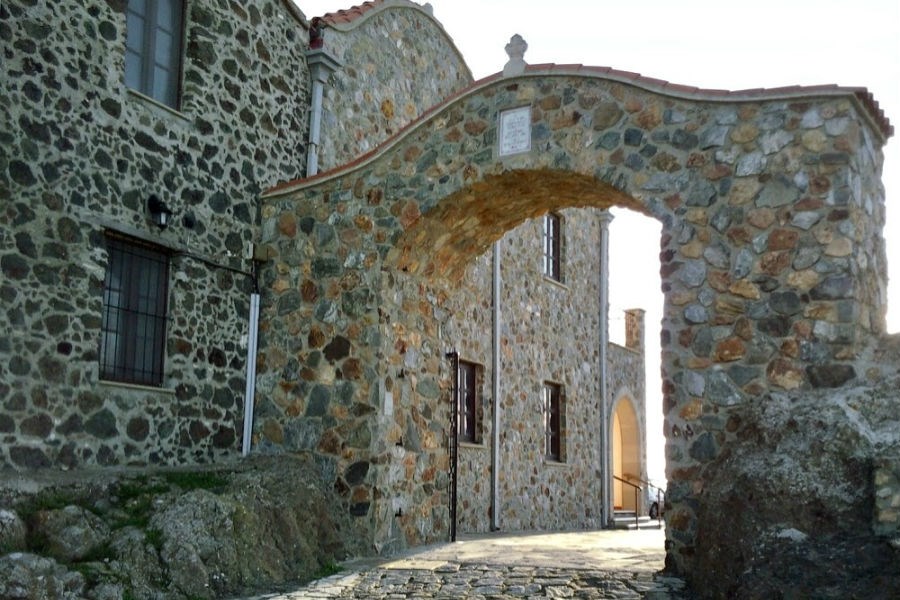 Кипрский монастырь Ставровуни