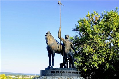 Памятник «Первопоселенцу»