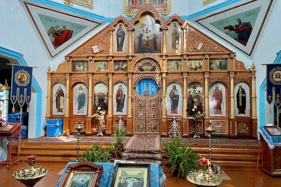 Свято-Троицкая церковь в Караколе