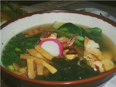 Японский суп с тунцом и овощами