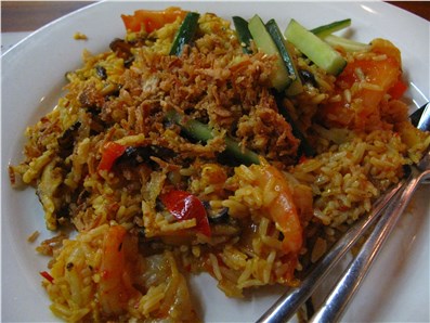 Жареный рис по-индонезийски